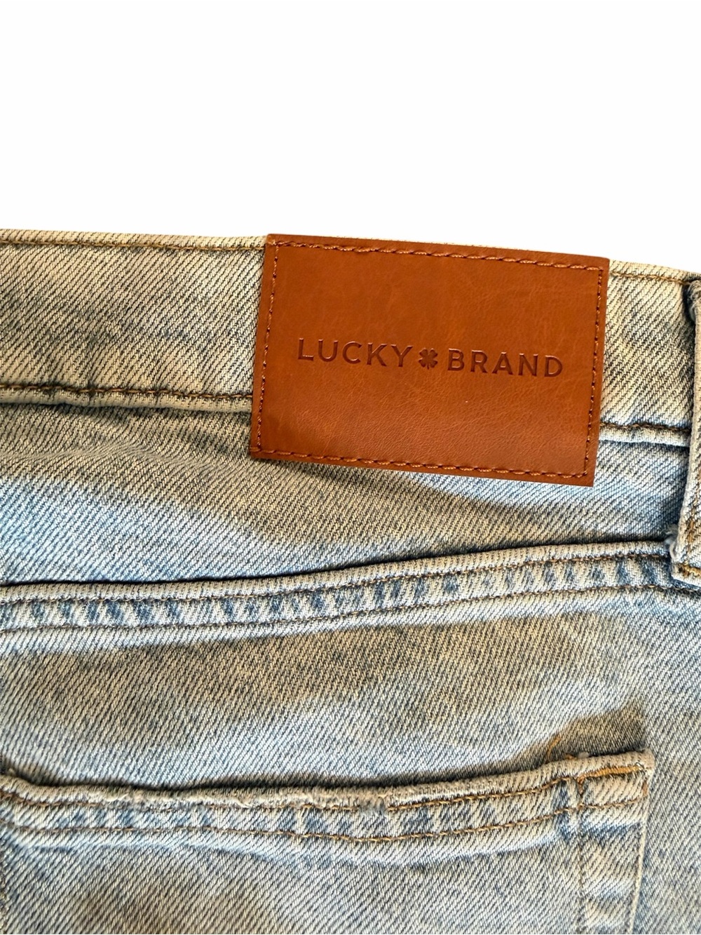 Lucky Brand women’s Light Blue Relaxed Distressed Jeans - Picture 5 of 5